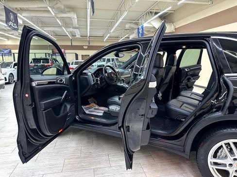 Used 2014 Porsche Cayenne S image 13