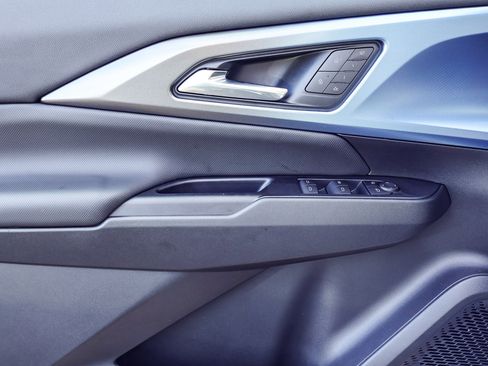 Used 2025 Chevrolet Equinox EV LT w/ Convenience Package II image 12