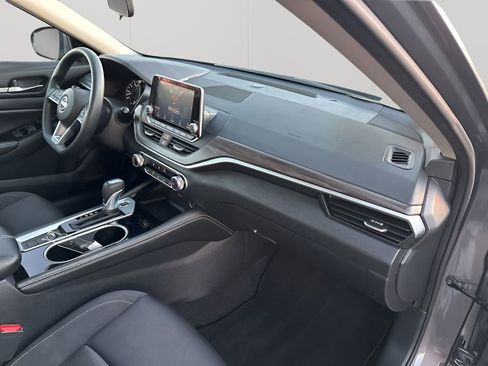 Used 2023 Nissan Altima 2.5 SV image 14