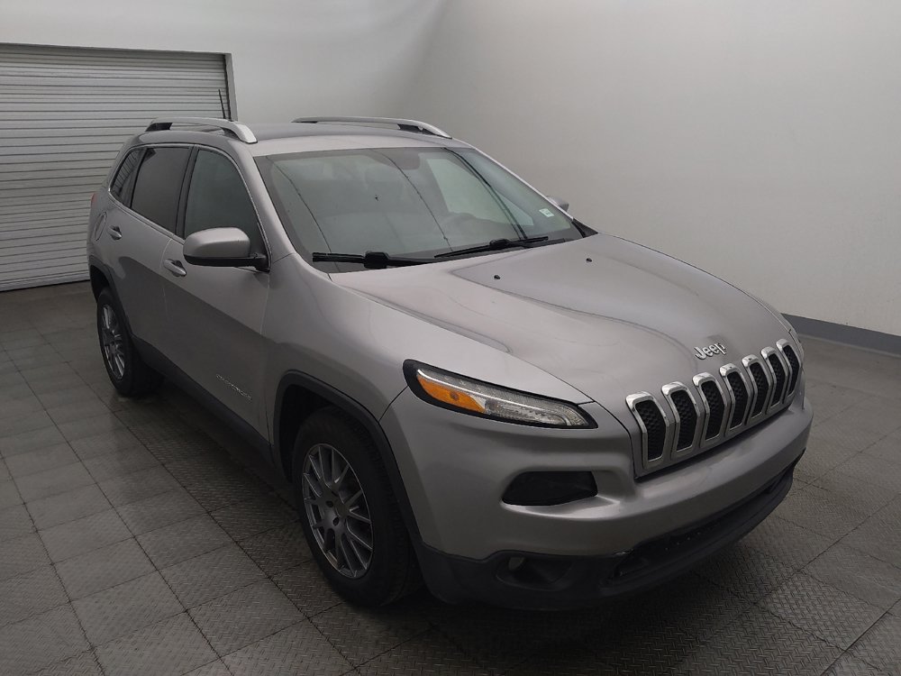 Used 2018 Jeep Cherokee Latitude FWD image 13