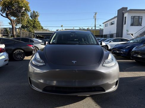 Used 2021 Tesla Model Y Long Range image 2