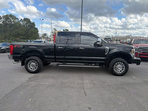 Used 2018 Ford F250 XLT w/ XLT Premium Package image 6