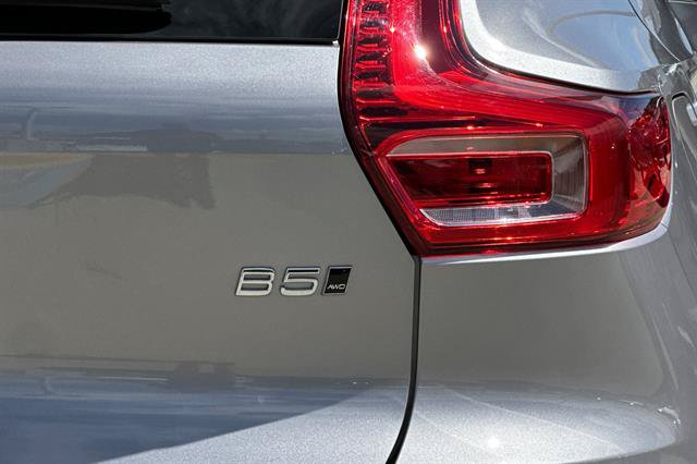 Certified 2026 Volvo XC40 B5 Plus AWD/4WD image 32