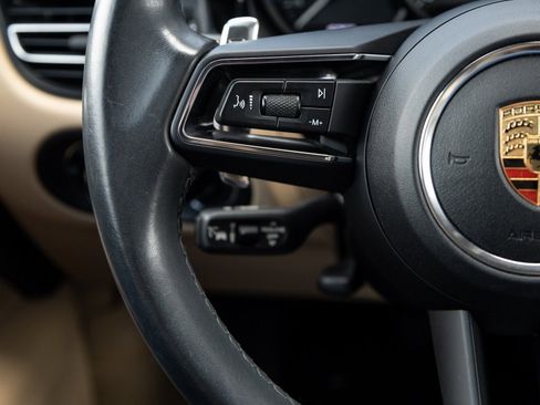 Certified 2023 Porsche Macan image 15