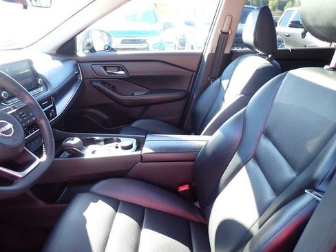 Used 2022 Nissan Rogue SV w/ SV Premium Package image 13