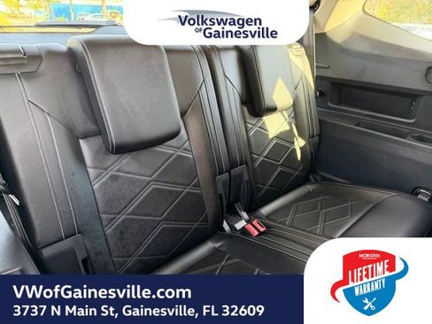 Certified 2025 Volkswagen Atlas SE image 9