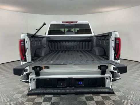 Used 2024 GMC Sierra 2500 AT4X image 8
