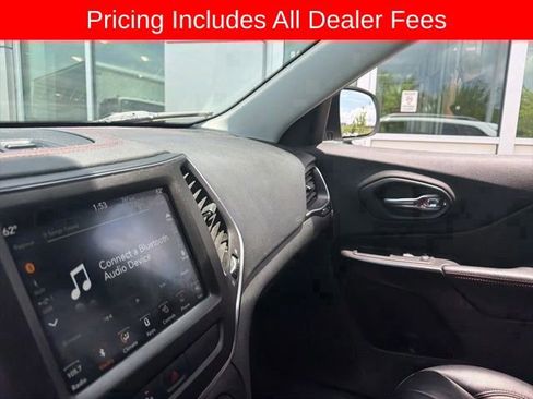 Used 2019 Jeep Cherokee Trailhawk w/ Comfort/Convenience Group AWD/4WD image 9