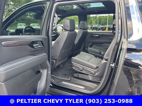 Used 2025 Chevrolet Suburban LT w/ Comfort Package image 19