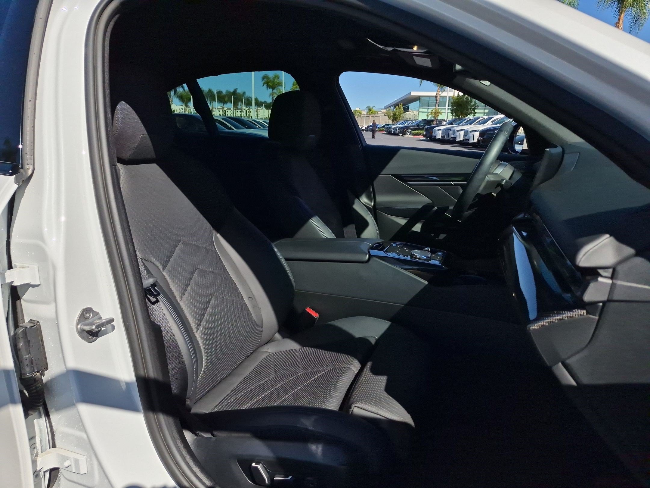 Used 2024 BMW i5 eDrive40i w/ Executive Package RWD image 31