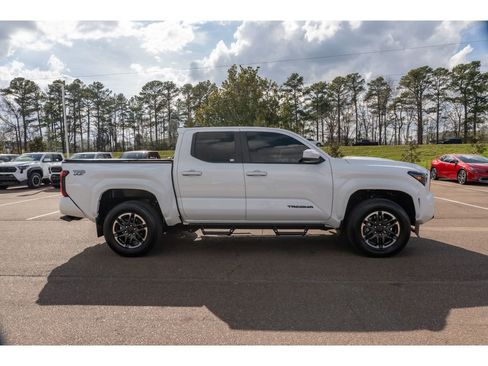 Used 2024 Toyota Tacoma TRD Sport image 5