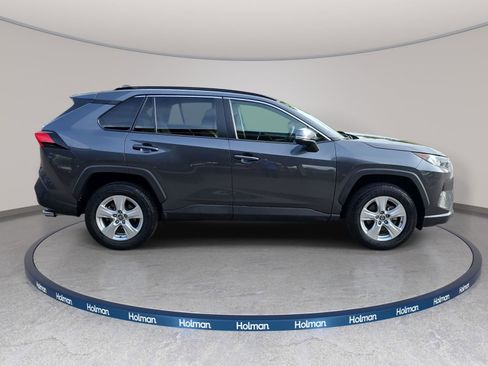 Used 2021 Toyota RAV4 XLE w/ Carpet Mat Package (TMS) AWD/4WD image 5