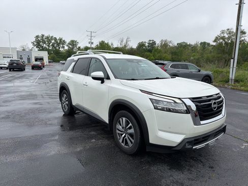 Used 2022 Nissan Pathfinder SL AWD/4WD image 9
