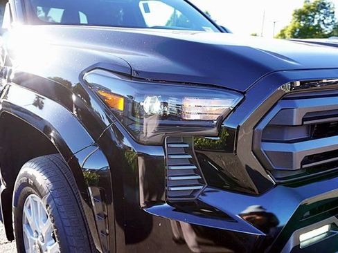 Used 2025 Toyota Tacoma SR5 AWD/4WD image 11