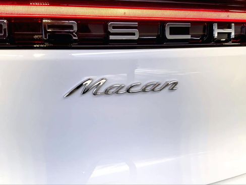 Used 2025 Porsche Macan image 35