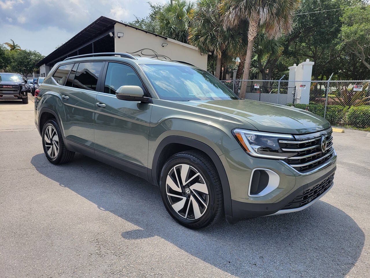 Used 2026 Volkswagen Atlas SE FWD image 3