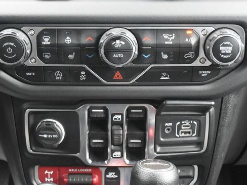 Used 2024 Jeep Gladiator Mojave w/ Convenience Group AWD/4WD image 23