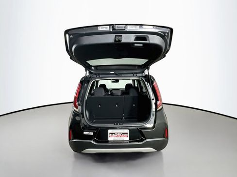 Used 2025 Kia Soul LX w/ LX Technology Package FWD image 32