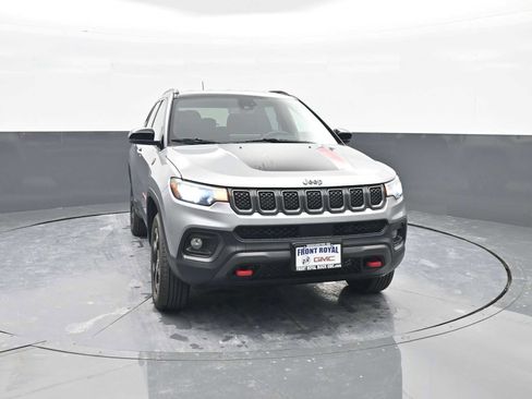 Used 2023 Jeep Compass Trailhawk image 2