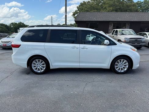 Used 2015 Toyota Sienna Limited FWD image 3