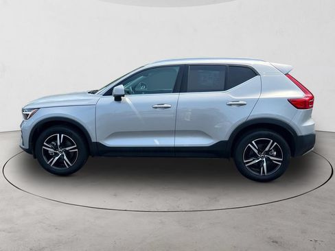 Certified 2025 Volvo XC40 B5 Core AWD/4WD image 2