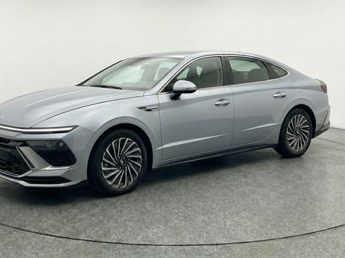 Used 2025 Hyundai Sonata SEL FWD image 3
