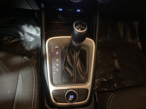 Used 2022 Hyundai Venue SEL image 21