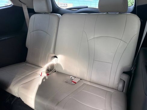 Used 2018 Buick Enclave Essence FWD image 18