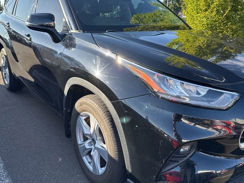 Used 2020 Toyota Highlander LE AWD/4WD image 2