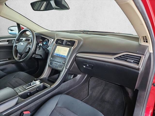 Used 2020 Ford Fusion SE FWD image 22