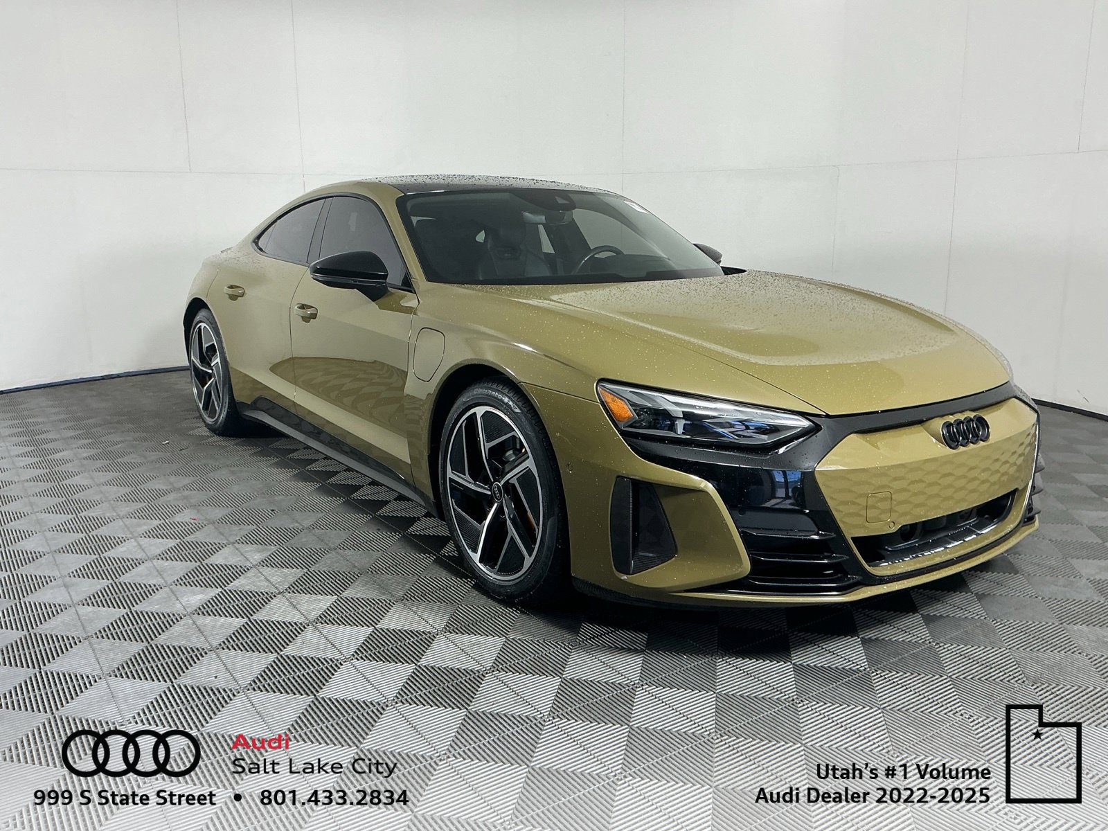 Used 2023 Audi RS e-tron GT w/ Carbon Performance Package AWD/4WD image 1