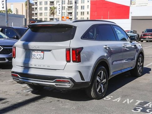 Certified 2022 Kia Sorento EX image 10