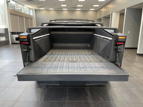 Used 2024 Tesla Cybertruck AWD Crew Cab image 37