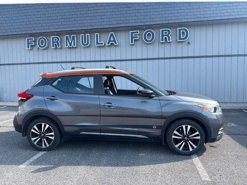 Used 2020 Nissan Kicks SR w/ SR Premium Package FWD image 2