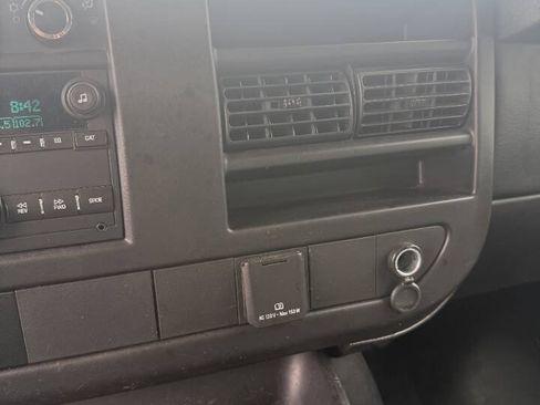 Used 2015 Chevrolet Express 2500 RWD image 12