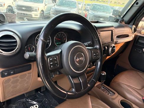 Used 2013 Jeep Wrangler Unlimited Rubicon w/ Connectivity Group AWD/4WD image 24