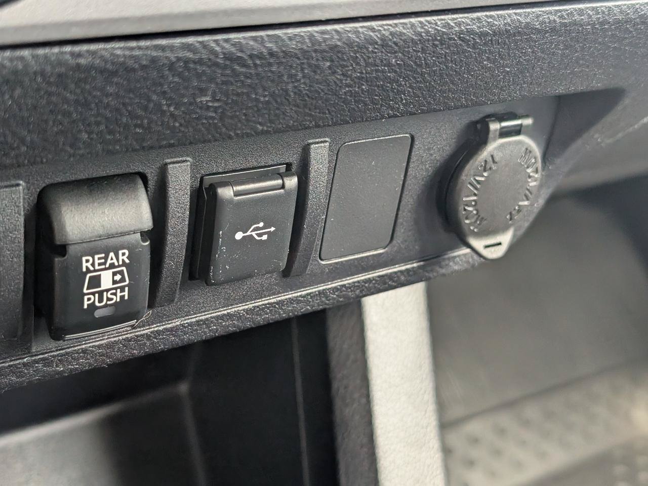 Used 2020 Toyota Tacoma SR5 AWD/4WD image 21