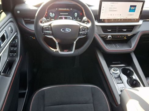 Used 2025 Ford Explorer ST image 12