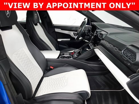 Used 2021 Lamborghini Urus image 3