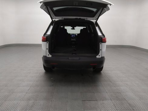 Used 2023 Chevrolet Traverse LT FWD image 29