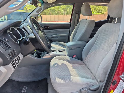 Used 2011 Toyota Tacoma PreRunner w/ SR5 Pkg #2 RWD image 9