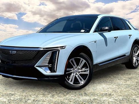 Certified 2024 Cadillac Lyriq Tech w/ Driver Assist Package AWD/4WD image 3