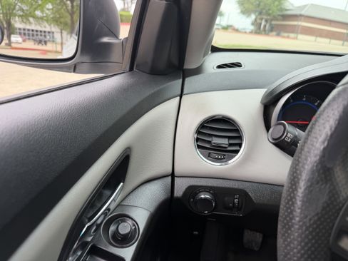 Used 2016 Chevrolet Cruze LS image 22