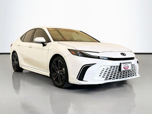 Used 2025 Toyota Camry LE FWD image 3