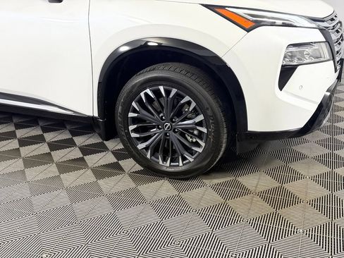 Used 2025 Nissan Rogue Platinum w/ Tech Package AWD/4WD image 10