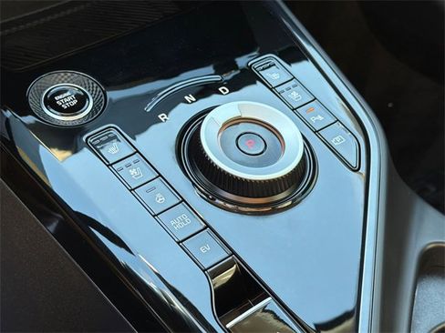 Used 2024 Kia Niro SX Touring image 26