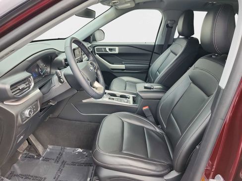 Used 2022 Ford Explorer XLT w/ Equipment Group 202A AWD/4WD image 11