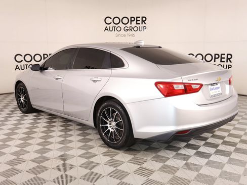 Used 2017 Chevrolet Malibu LT FWD image 21