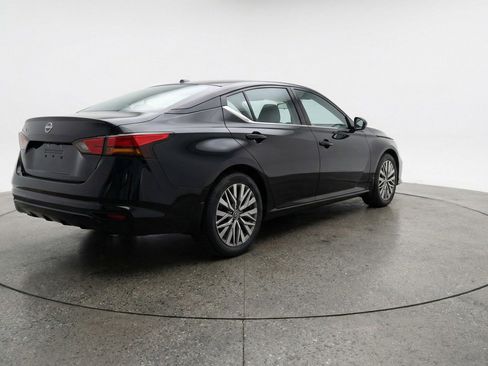 Used 2025 Nissan Altima 2.5 SV FWD image 7