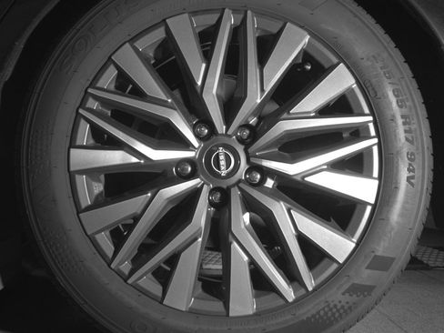 Used 2025 Nissan Altima 2.5 SV FWD image 14